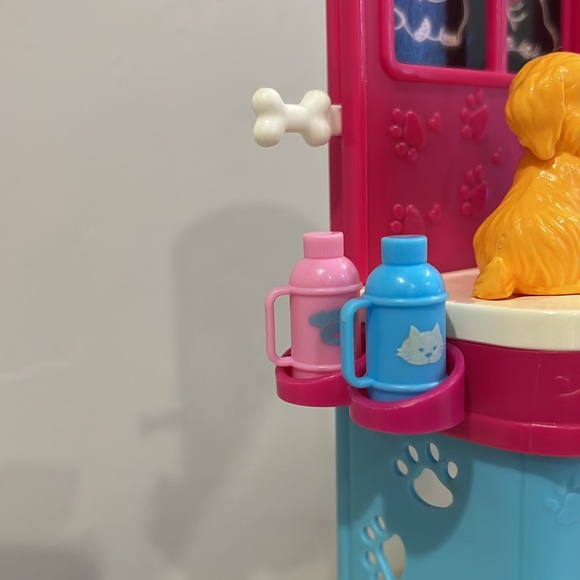 Barbie Pet Vet Doll & Playset - Picture 3 of 7